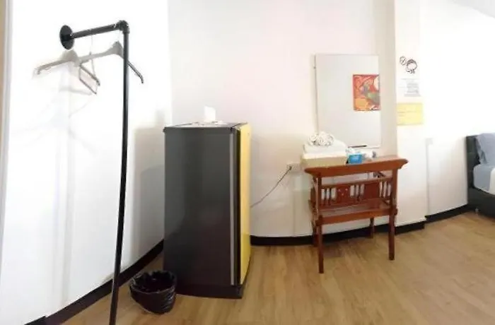 Hoppers Place Donmuang Hostel *
