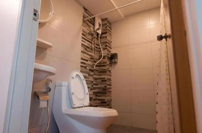Hoppers Place Donmuang Hostel