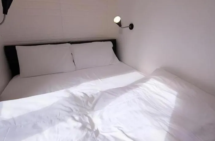 Hoppers Place Donmuang Hostel