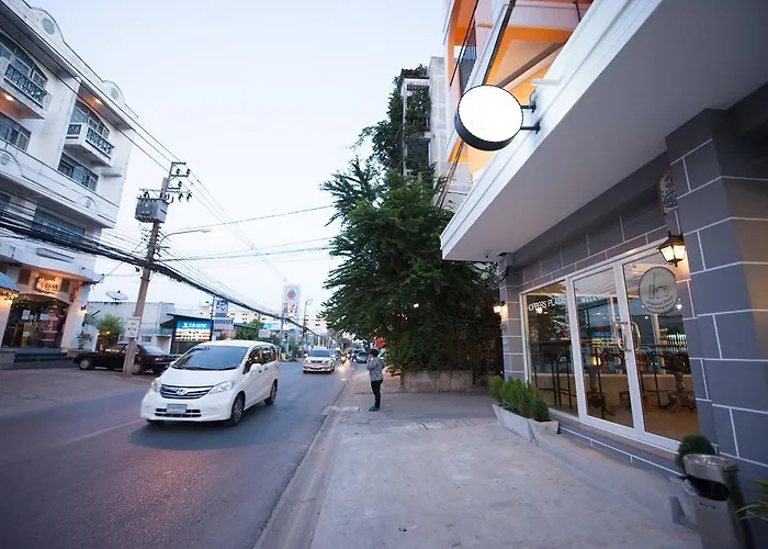 Hoppers Place Donmuang Hostel *