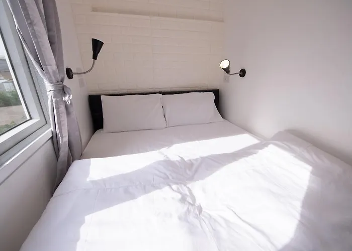Hoppers Place Donmuang Hostel